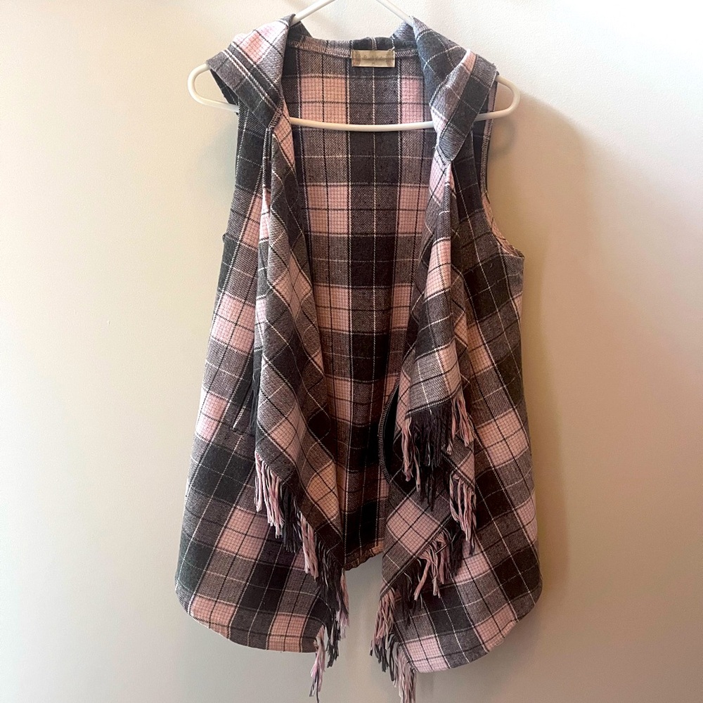 Altar’d State blush pink/ grey plaid fringe hooded vest  Size Large w/ pockets